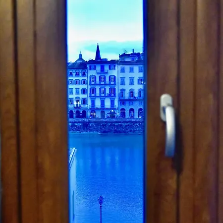 Lovely On The Arno River In Oltrarno Florencja